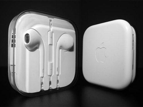 Original Apple EarPods with 3.5mm Headphone Plug - Mainz Empire Pte Ltd